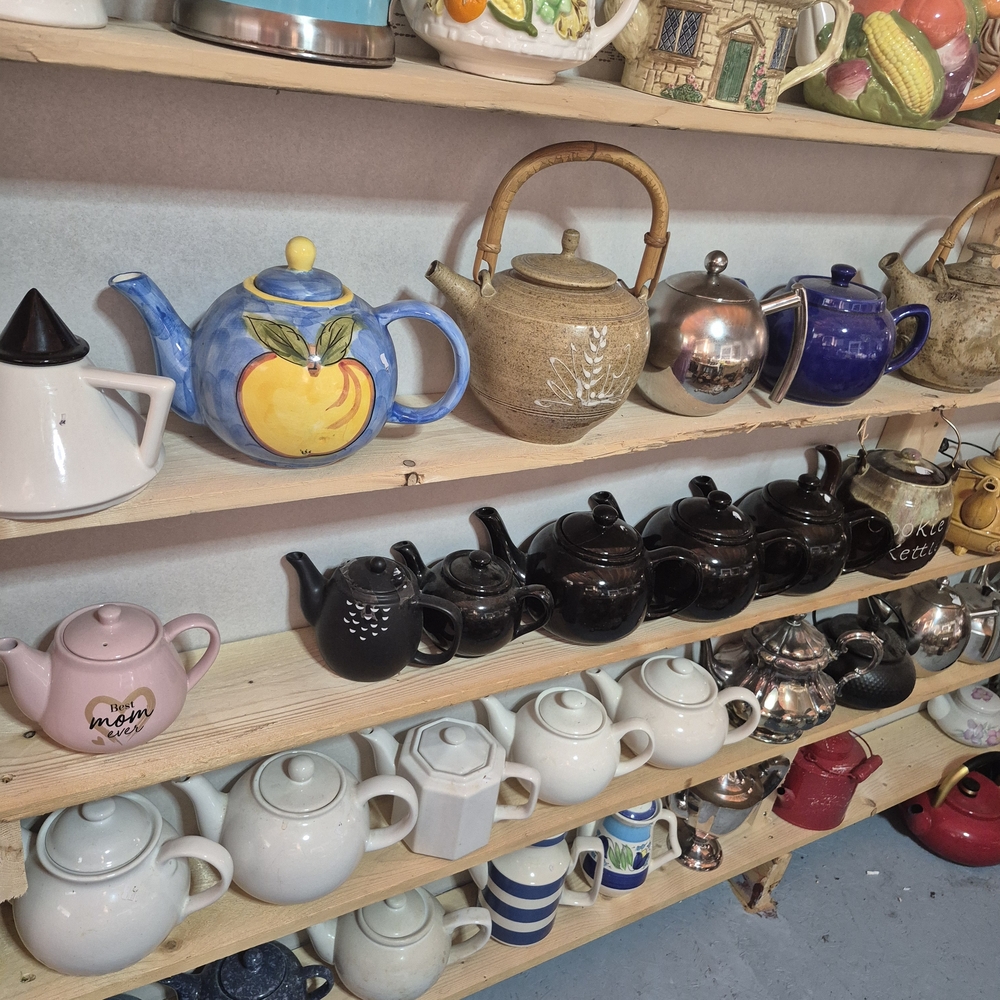 Assorted Ceramic Teapot Collection - Picture 5 of 16